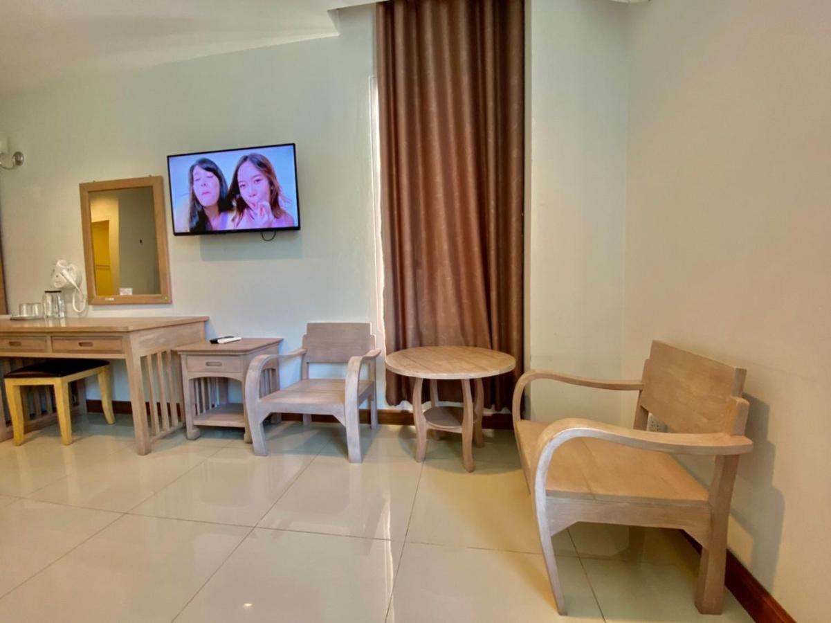 At Ruam Chok Hotel Chiang Mai Exterior photo