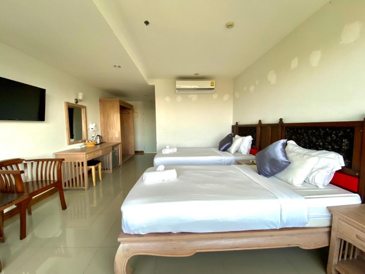 At Ruam Chok Hotel Chiang Mai Exterior photo