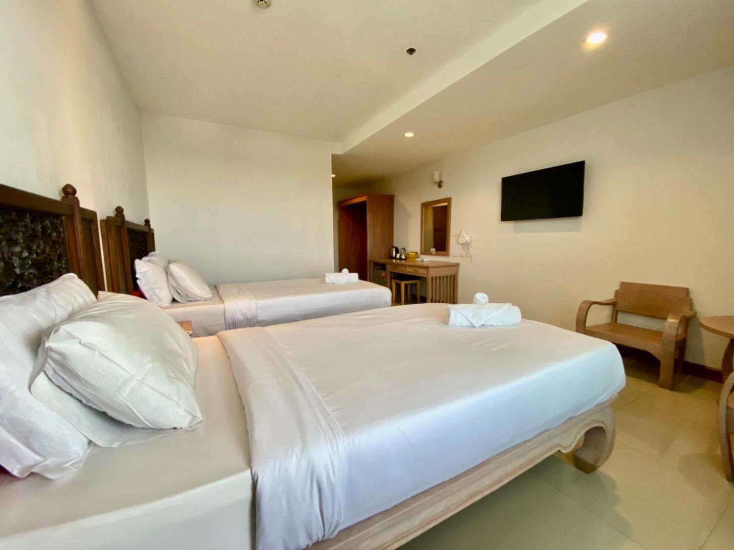 At Ruam Chok Hotel Chiang Mai Exterior photo