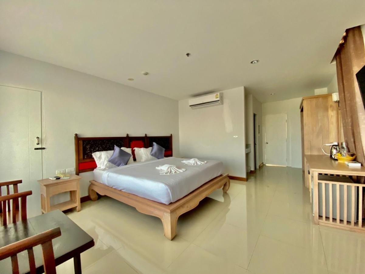At Ruam Chok Hotel Chiang Mai Exterior photo