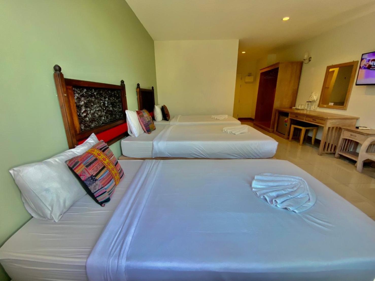 At Ruam Chok Hotel Chiang Mai Exterior photo