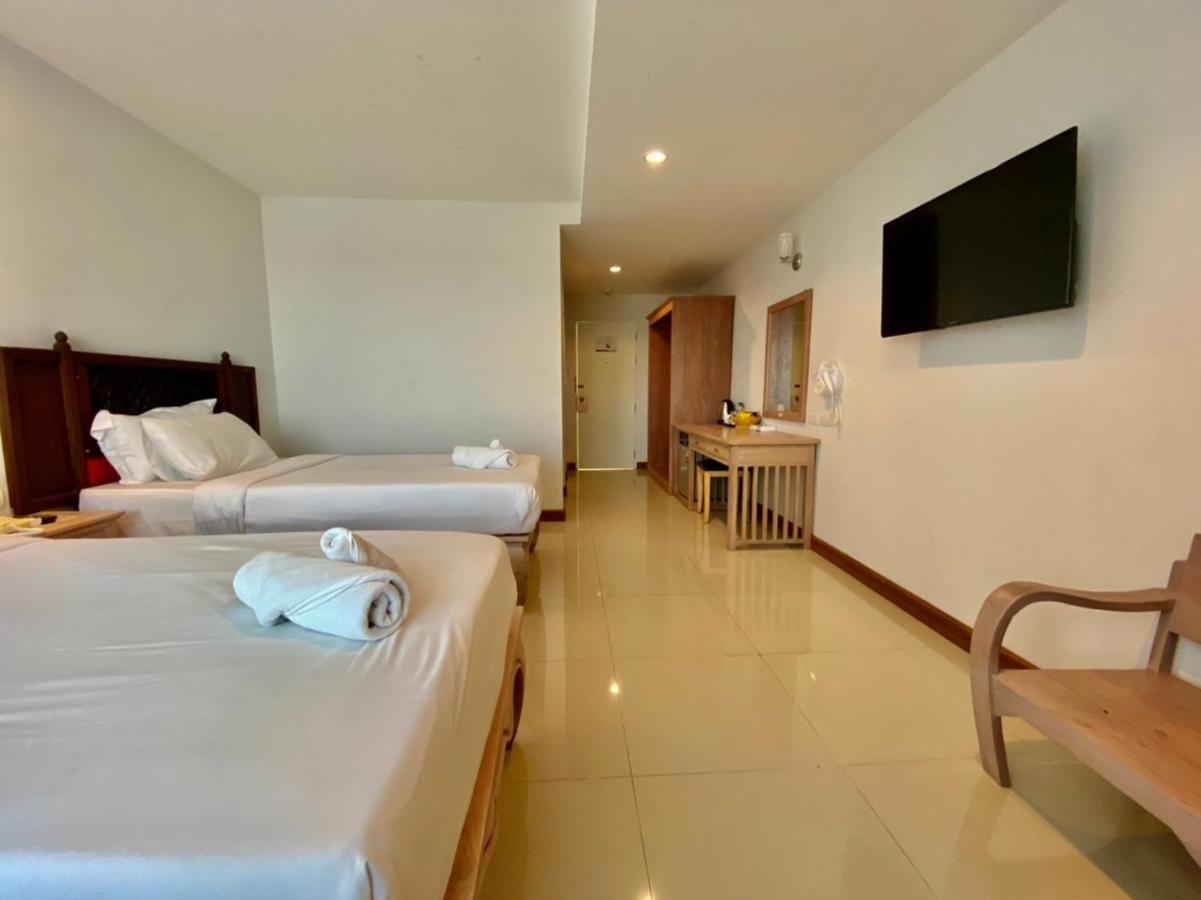 At Ruam Chok Hotel Chiang Mai Exterior photo