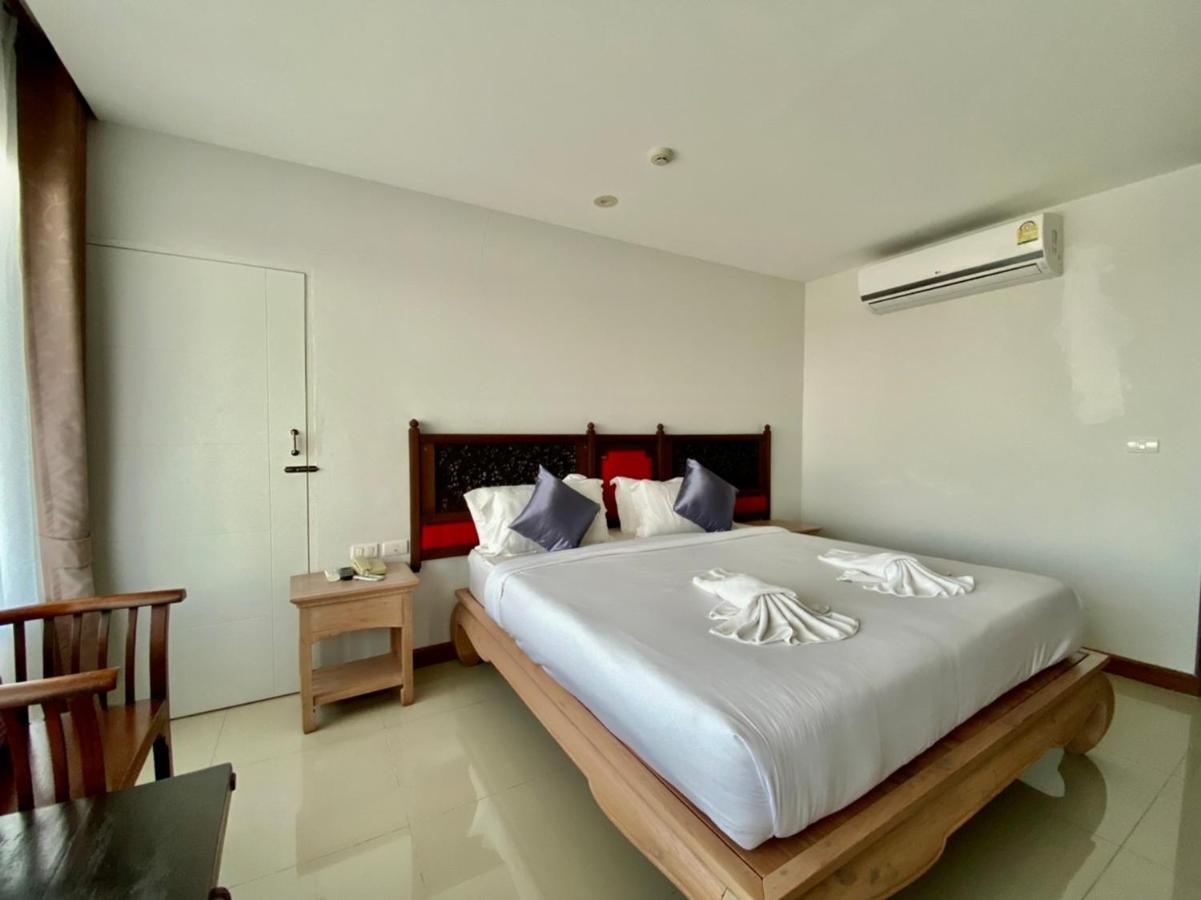 At Ruam Chok Hotel Chiang Mai Exterior photo