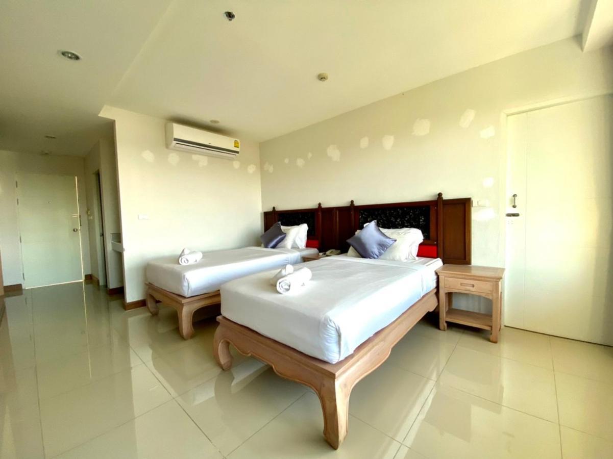 At Ruam Chok Hotel Chiang Mai Exterior photo