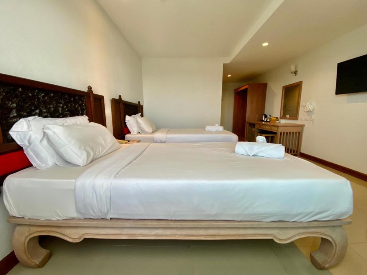 At Ruam Chok Hotel Chiang Mai Exterior photo