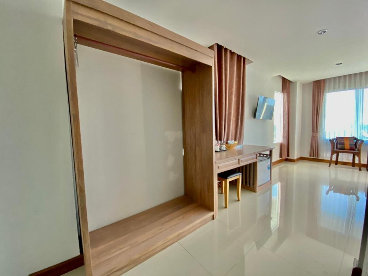 At Ruam Chok Hotel Chiang Mai Exterior photo