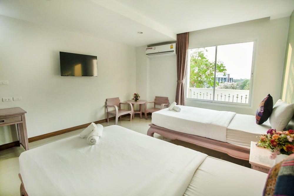 At Ruam Chok Hotel Chiang Mai Exterior photo