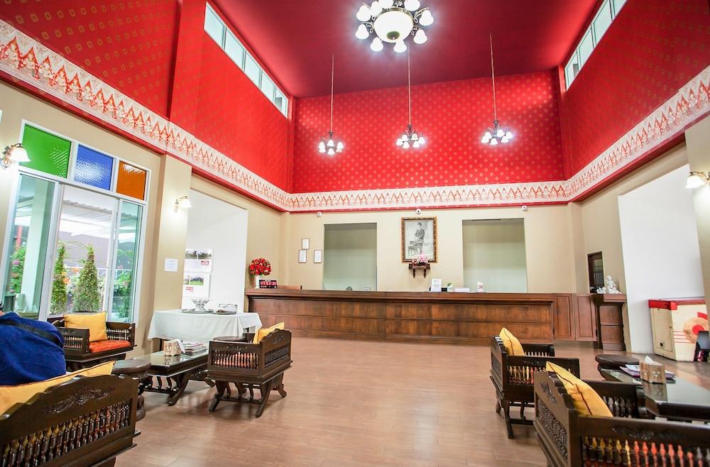 At Ruam Chok Hotel Chiang Mai Exterior photo