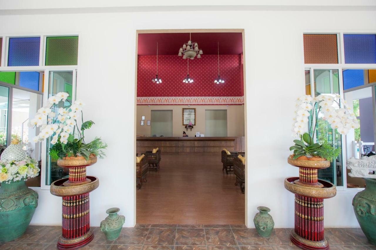 At Ruam Chok Hotel Chiang Mai Exterior photo