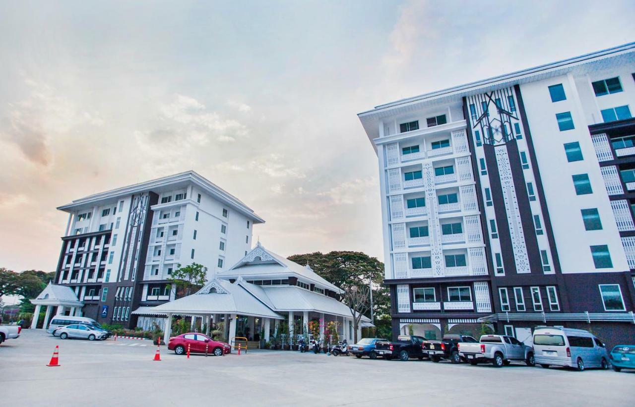 At Ruam Chok Hotel Chiang Mai Exterior photo